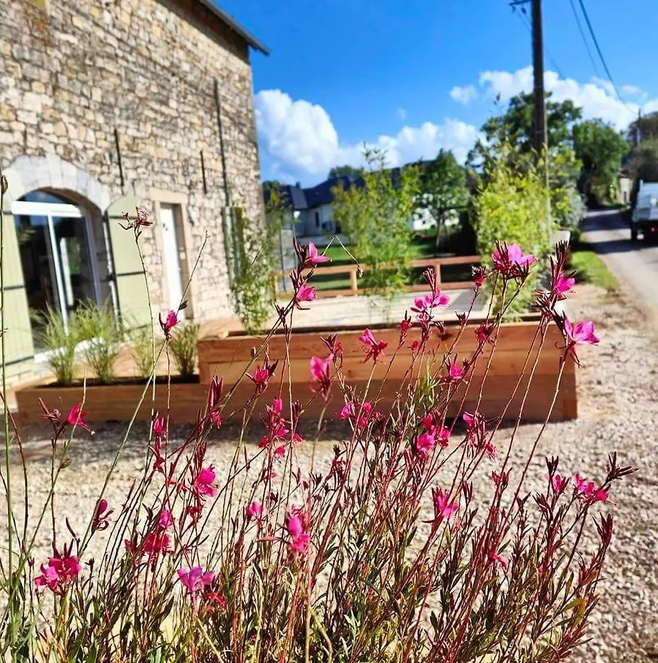 Gite Entre Causse et Vallon, tout confort pour 4 personnes dans grange rénovée au coeur de l'Aveyron Salles-la-Source Hébergement de vacances
