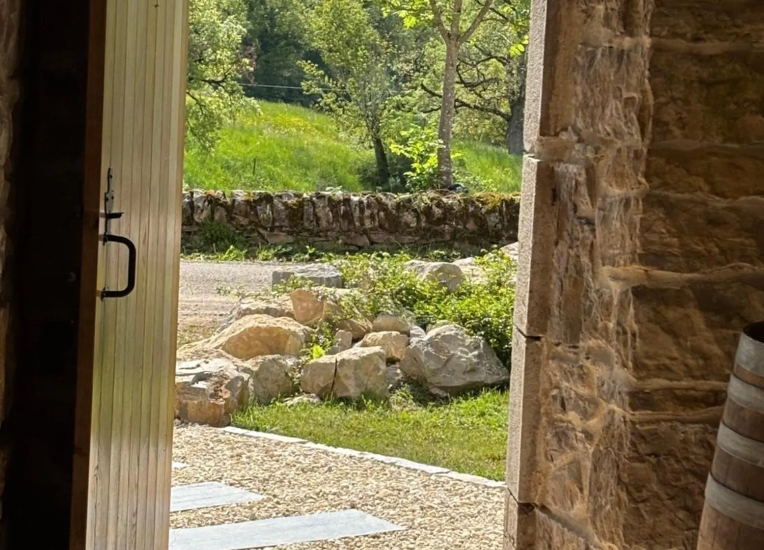 Gite Entre Causse et Vallon, tout confort pour 4 personnes dans grange rénovée au coeur de l'Aveyron Salles-la-Source Hébergement de vacances