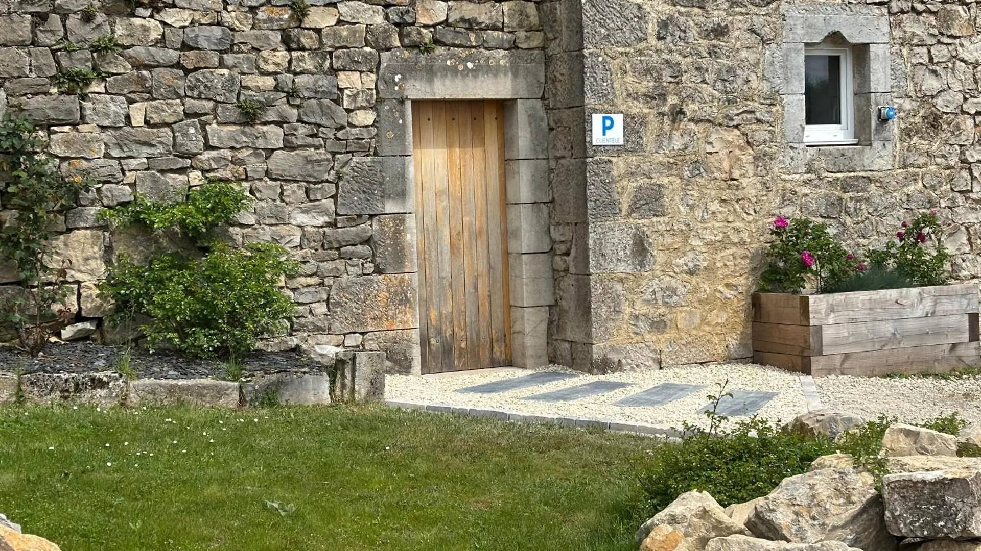 Gite Entre Causse et Vallon, tout confort pour 4 personnes dans grange rénovée au coeur de l'Aveyron Salles-la-Source