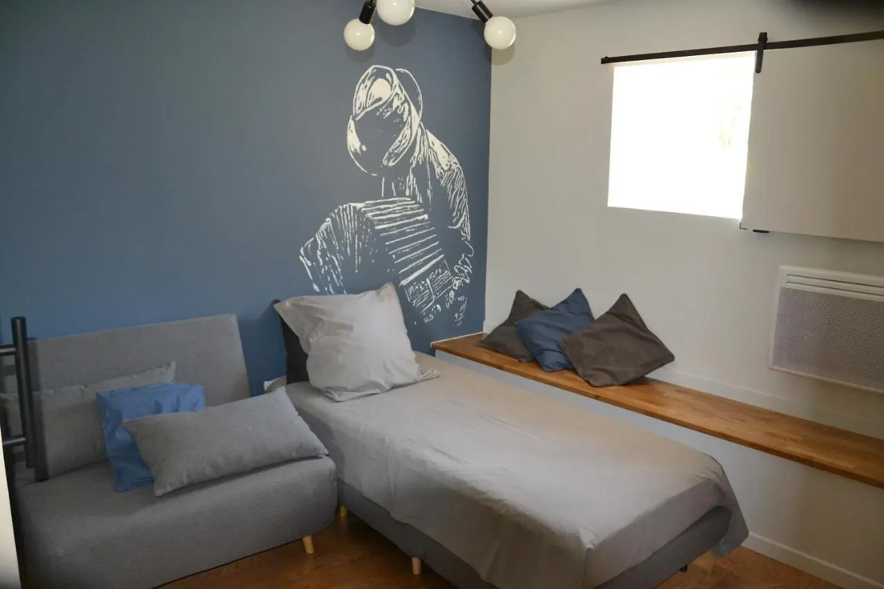 Gite Entre Causse Et Vallon: Renovated Barn Retreat in Aveyron Salles-la-Source 0*,